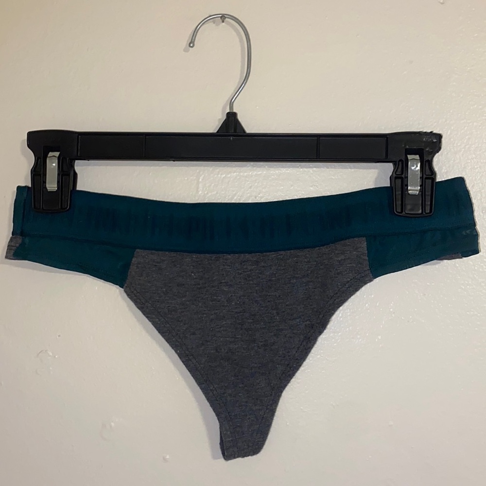 Victoria’s Secret PINK thong size Large